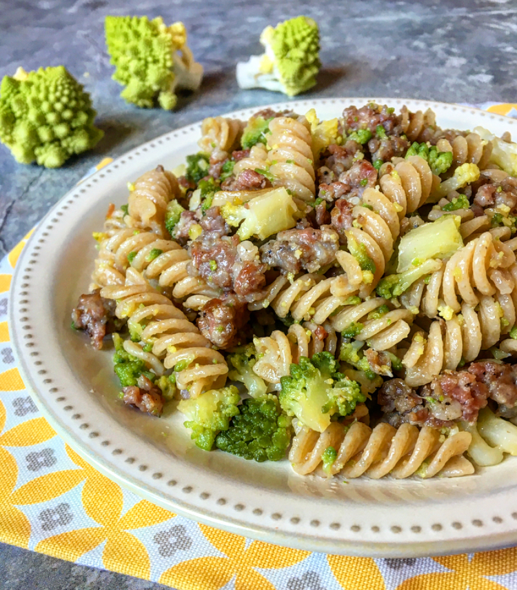 FUSILLI INTEGRALI CON SALSICCIA E CAVOLO ROMANESCO ...